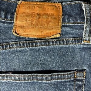 Levi's Slim Straight Men's Jeans in Medium Blue with Tan Patch